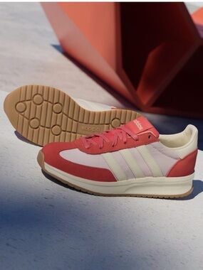 Adidas Women’s Run 70S 2.0 Sneakers in Clear Pink Warm Vanilla Lucid Red Size 7